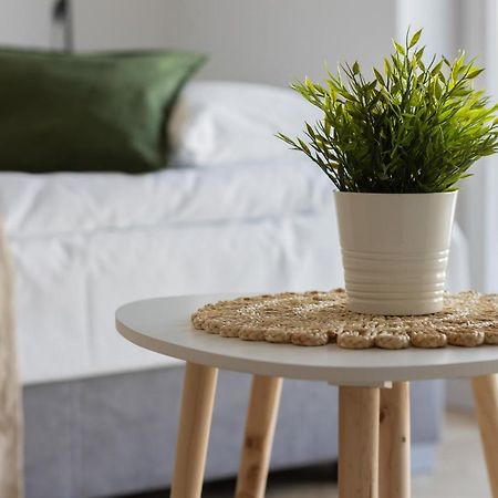 Ursus Sunny Studio For 4 Guests With Parking & Balcony By Noclegi Renters 华沙 外观 照片