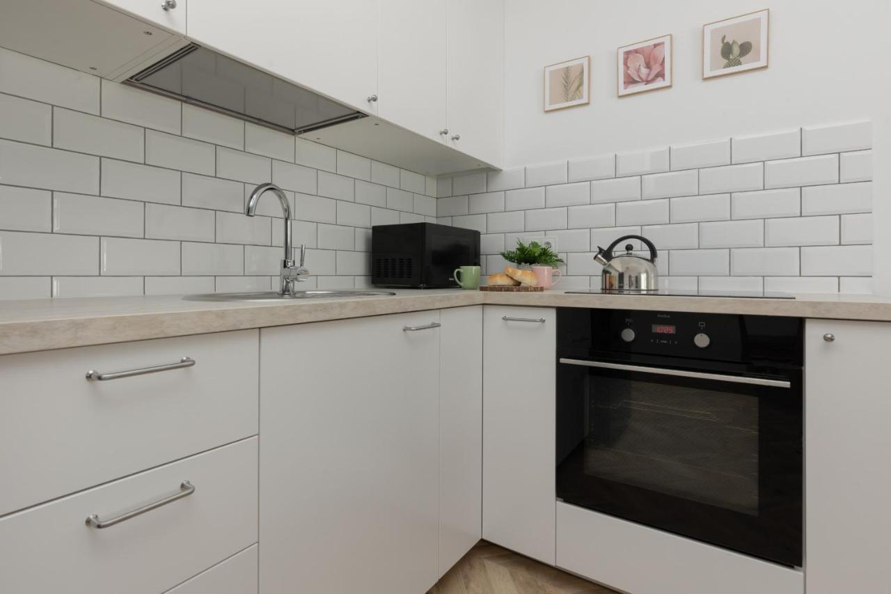 Ursus Sunny Studio For 4 Guests With Parking & Balcony By Noclegi Renters 华沙 外观 照片